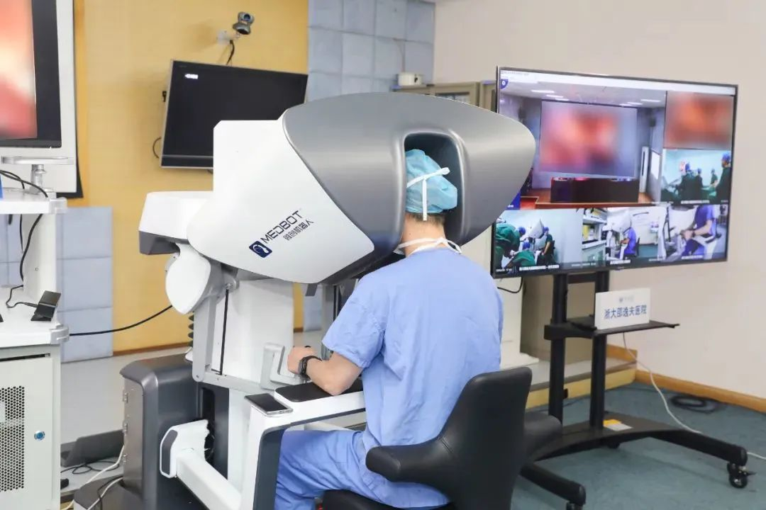 High-tech Surgery, AI Breakthroughs & Inner Journeys